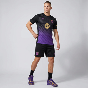 ست تی‌شرت آستین کوتاه و شلوارک ورزشی مردانه مدل بارسلونا away 2027