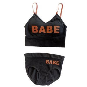 ست نیم تنه و شورت ورزشی زنانه مدل b babe
