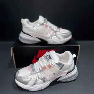 کفش پیاده‌روی زنانه مدل v2k run