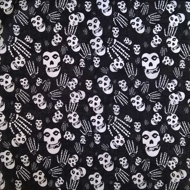 دستمال سرو گردن مدل black skull